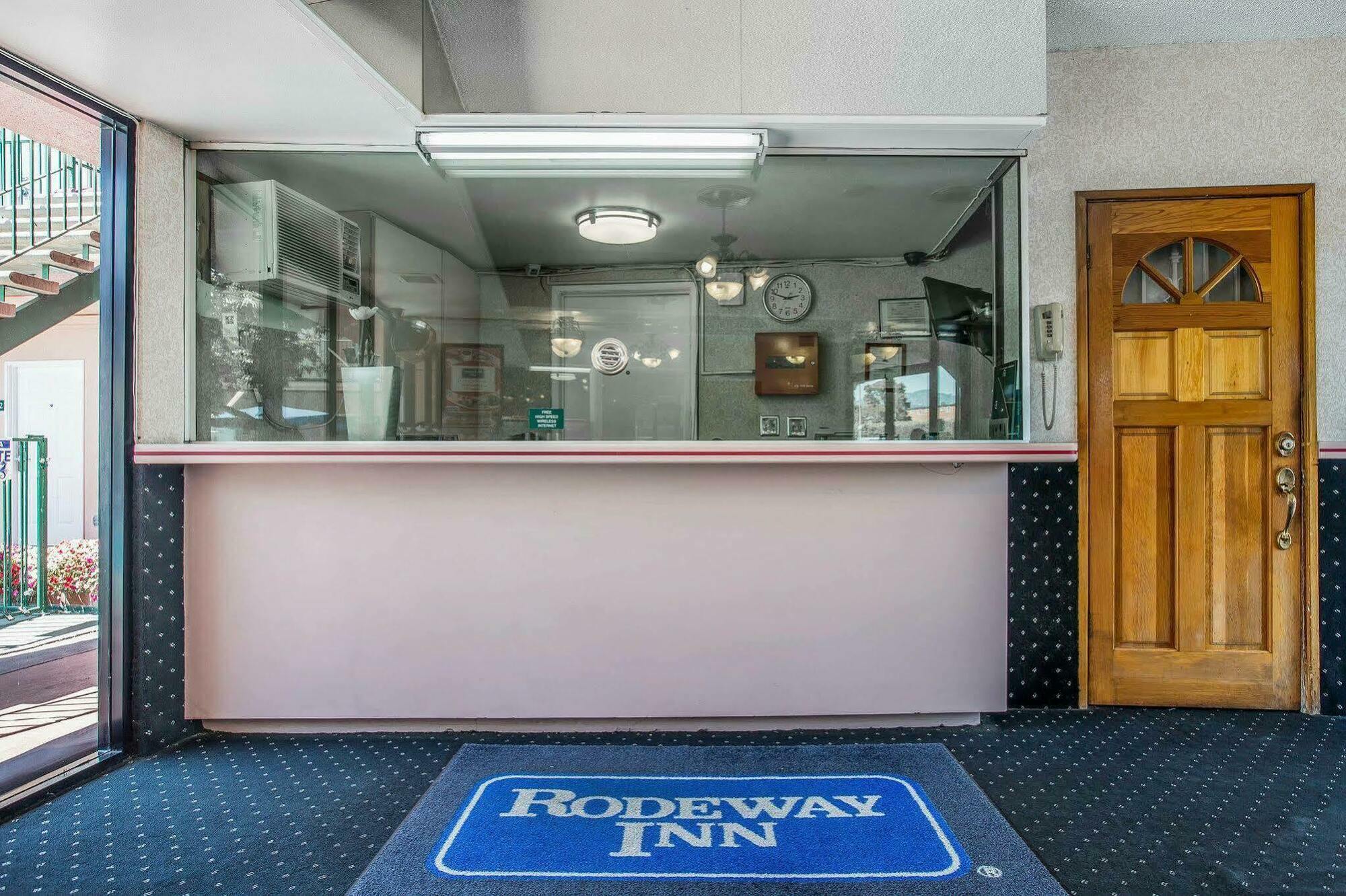 Rodeway Inn Near Melrose Ave Лос-Анджелес Екстер'єр фото